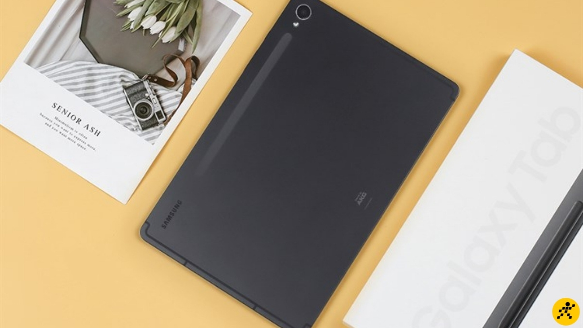 Cả hai m&aacute;y t&iacute;nh bảng đều c&oacute; th&acirc;n nh&ocirc;m nguy&ecirc;n khối v&agrave; chuẩn IP68