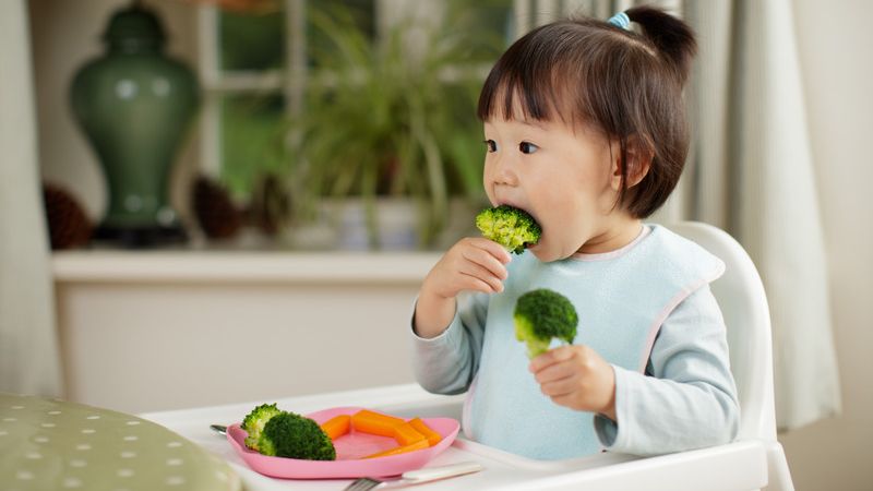 Bé ăn khoẻ, chơi ngoan thì hoàn toàn bình thường Bé ăn khoẻ, chơi ngoan thì hoàn toàn bình thường