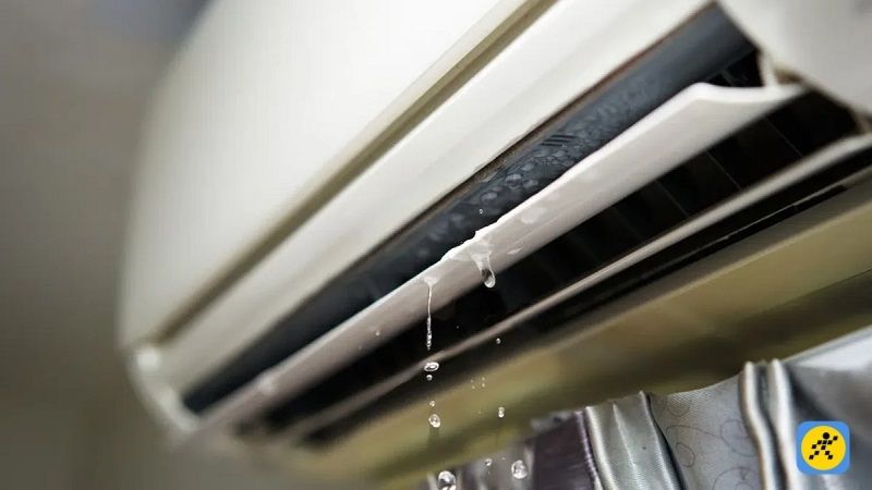Nếu chiếc máy lạnh Sharp nhà bạn xuất hiện tình trạng bị chảy nước, bạn nên đặt lịch tiến hành vệ sinh máy lạnh
