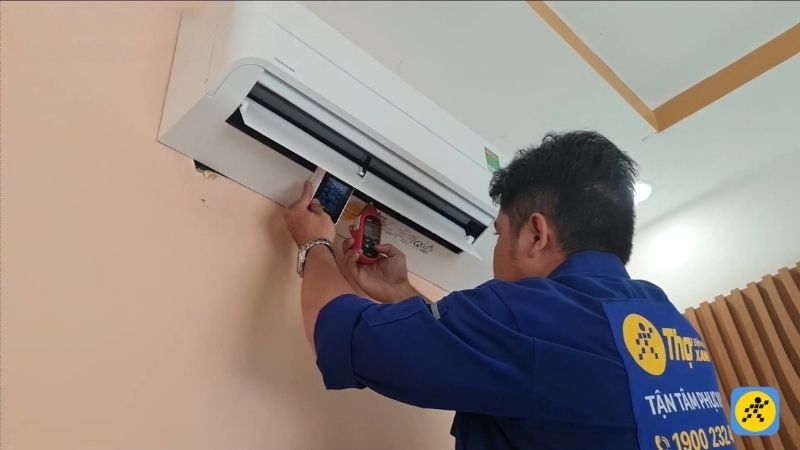 Đội ngũ thợ được đào tạo bài bản, hiểu rõ cấu tạo đặc thù của các dòng máy lạnh Sharp, đảm bảo xịt rửa sạch sẽ