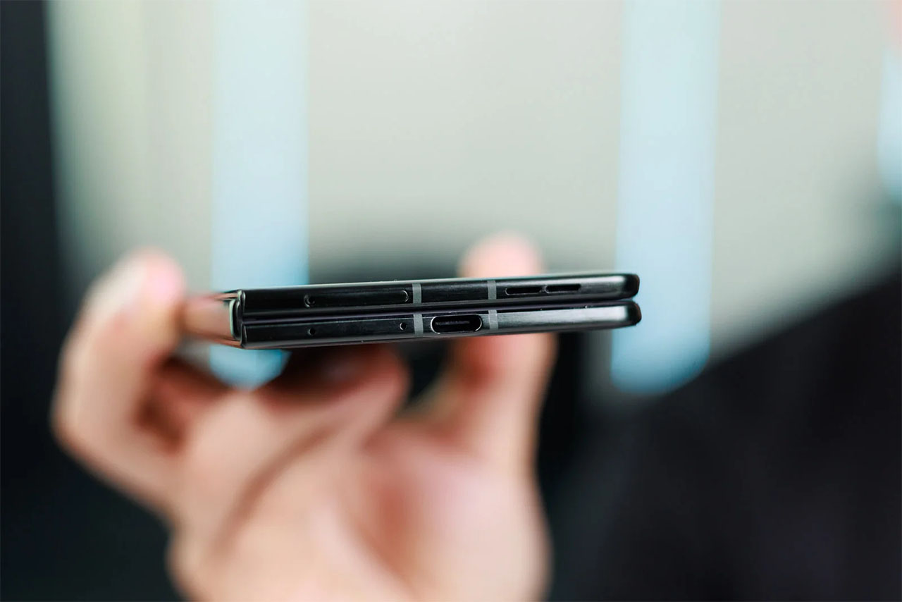 Tất Tần Tật Về Motorola Rarz Fold