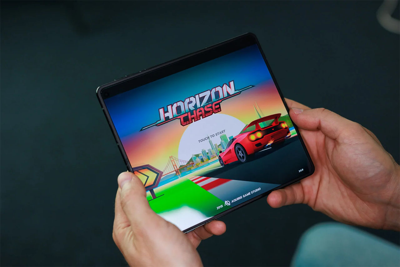 Tất Tần Tật Về Motorola Rarz Fold