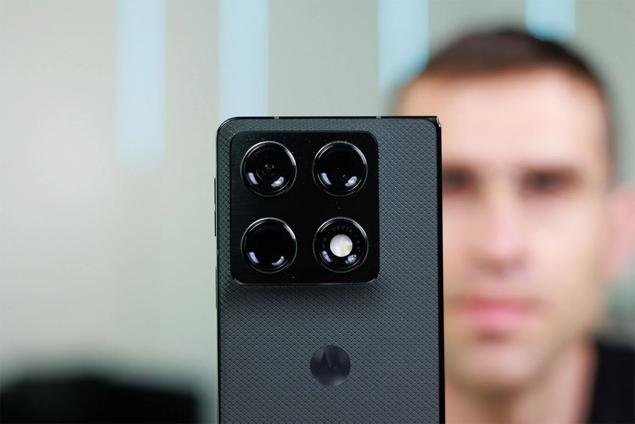 Tất Tần Tật Về Motorola Rarz Fold