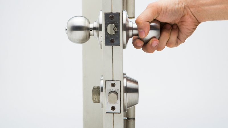 Khóa đơn điểm có cấu tạo tay nắm đơn giản Khóa đơn điểm có cấu tạo tay nắm đơn giản