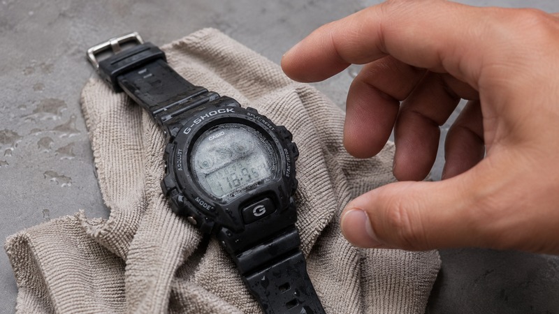 Đặt đồng hồ G-SHOCK bị ướt ở nơi khô thoáng Đặt đồng hồ G-SHOCK bị ướt ở nơi khô thoáng