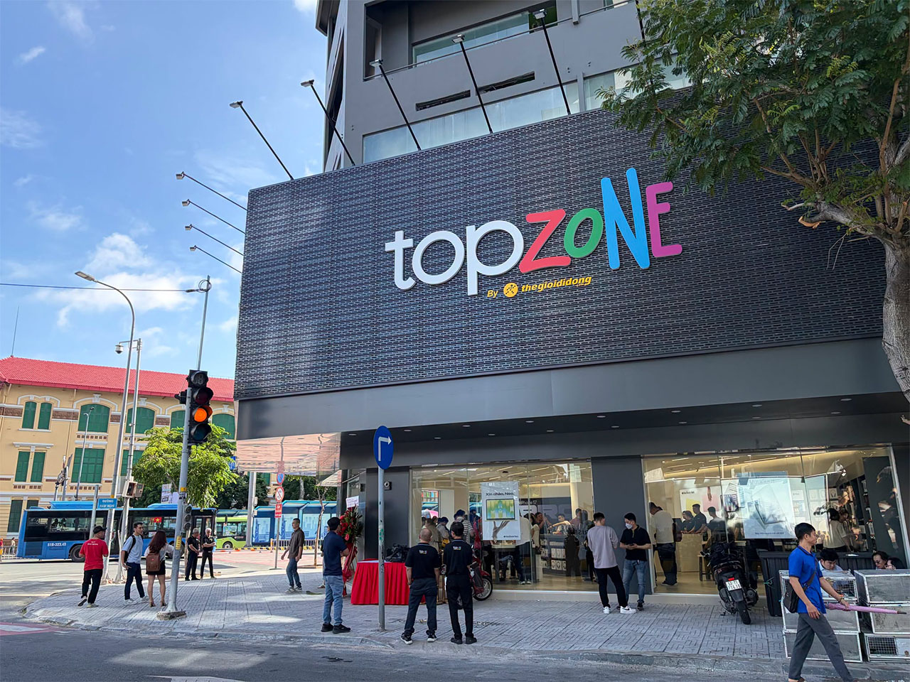 TopZone Hàm Nghi chính thức khai trương TopZone Hàm Nghi chính thức khai trương