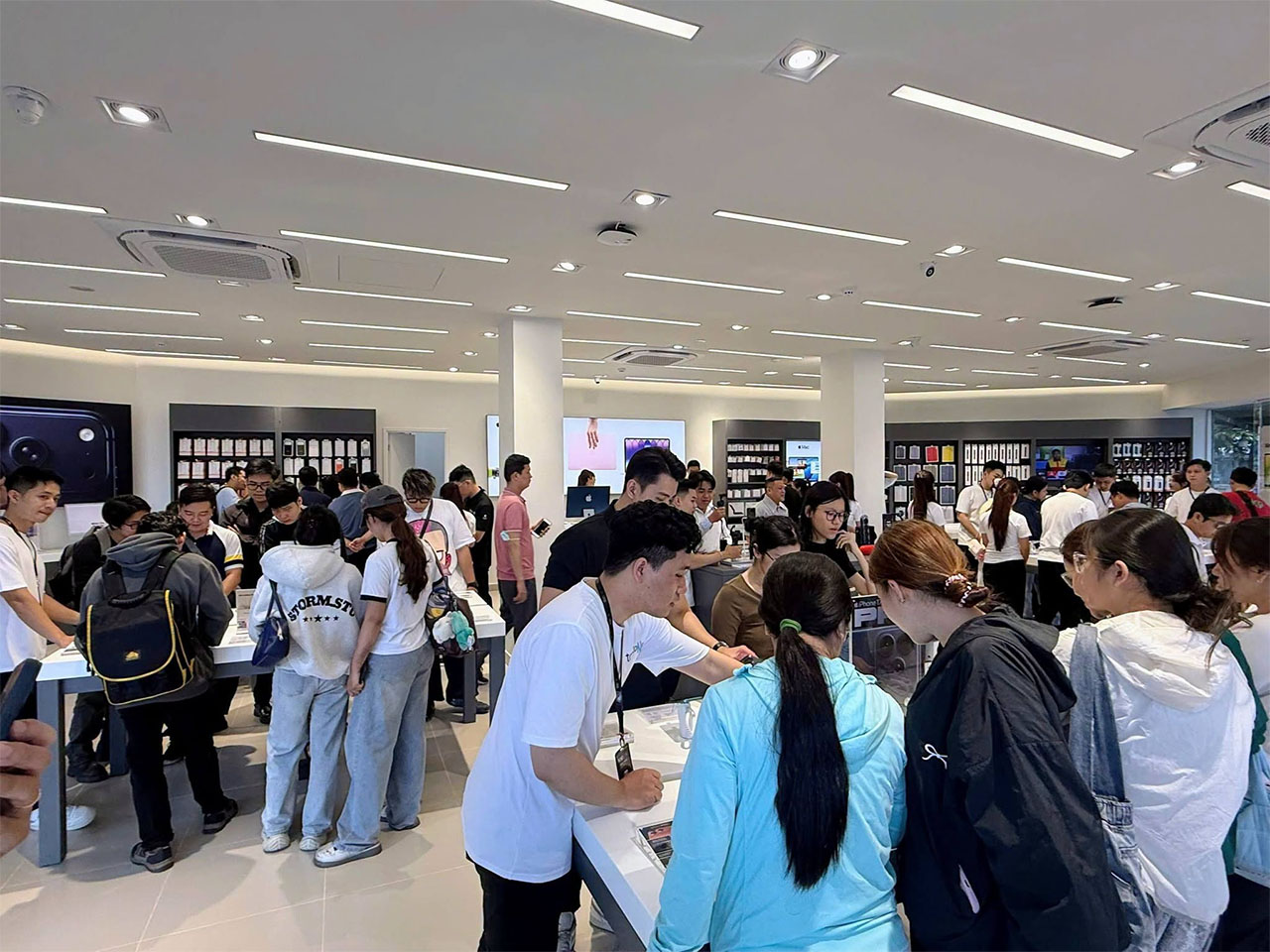 TopZone Hàm Nghi chính thức khai trương TopZone Hàm Nghi chính thức khai trương