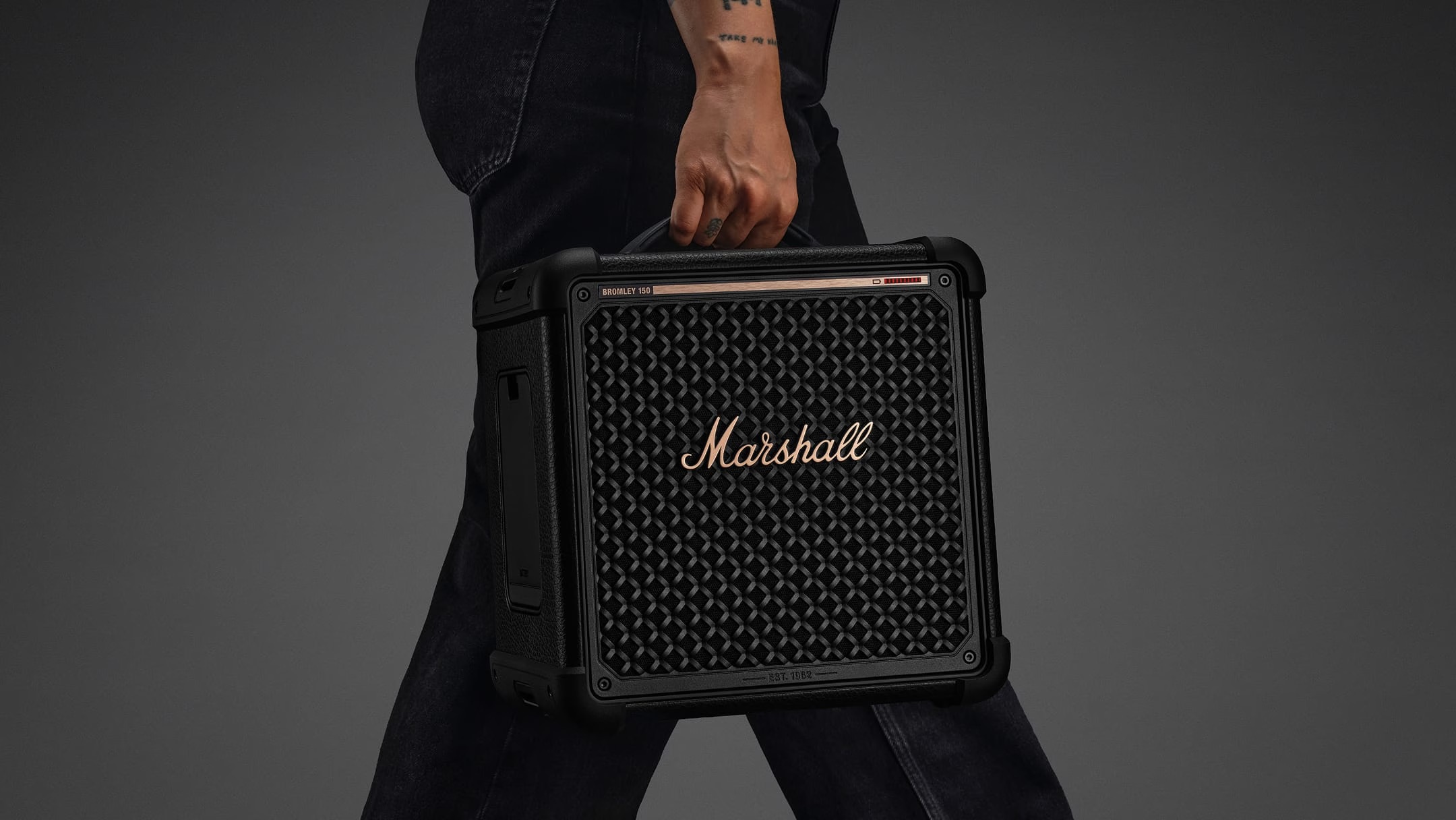 Marshall Bromley 150 Sở Hữu Thiết Kế Nhỏ Gọn Với Tích Hợp Tay Cầm, Thuận Tiện Cho Việc Di Chuyển.