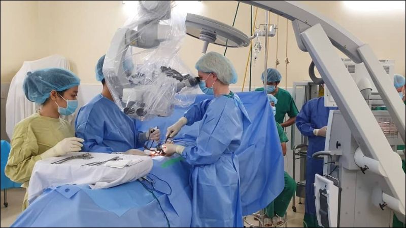 Phẫu thuật thường được chỉ định trong trường hợp thoát vị mức độ vừa và nặng