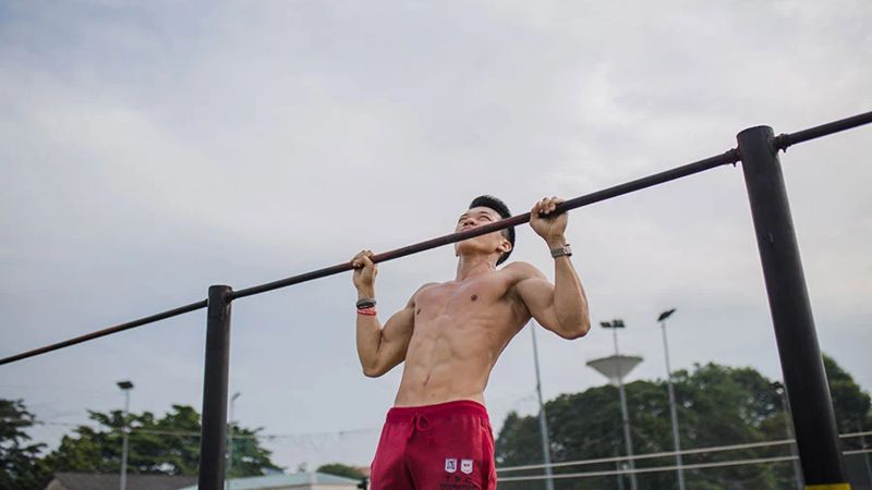 Mỗi lần tập xà đơn bạn có thể thực hiện các động tác trên từ 3 đến 5 lần