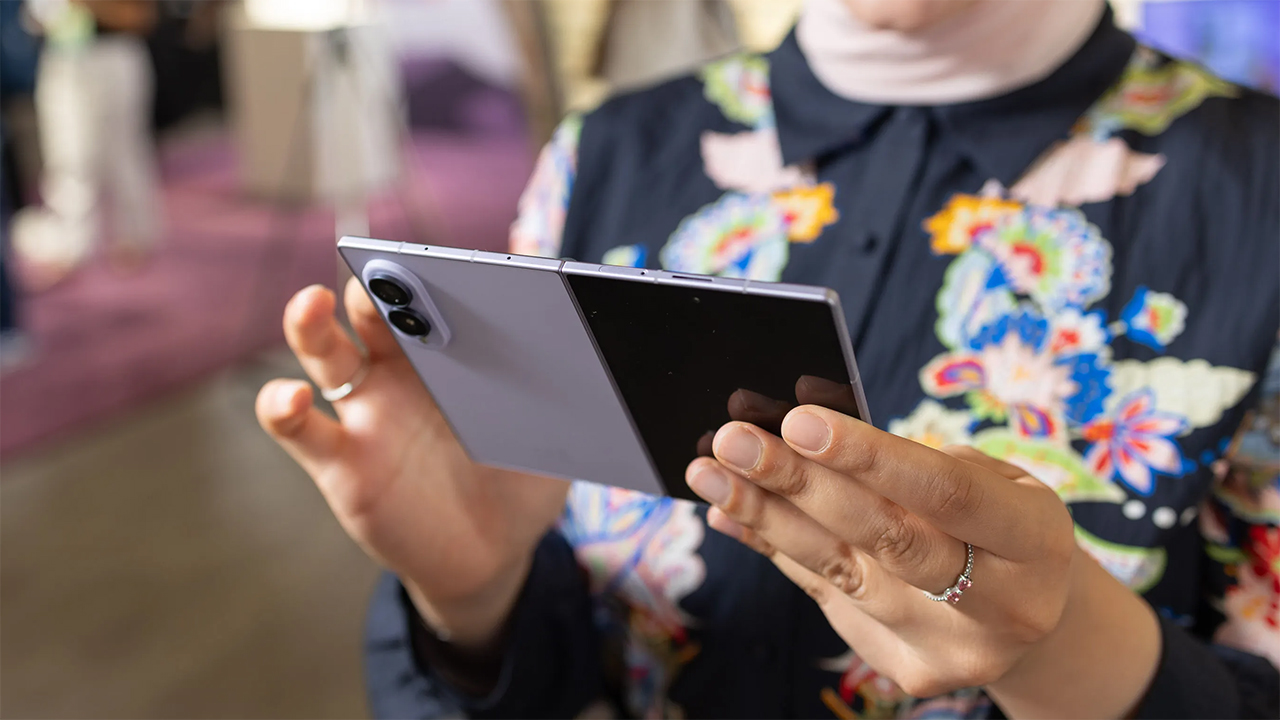 So Sánh Iphone Duo Và Samsung Galaxy Z Fold8