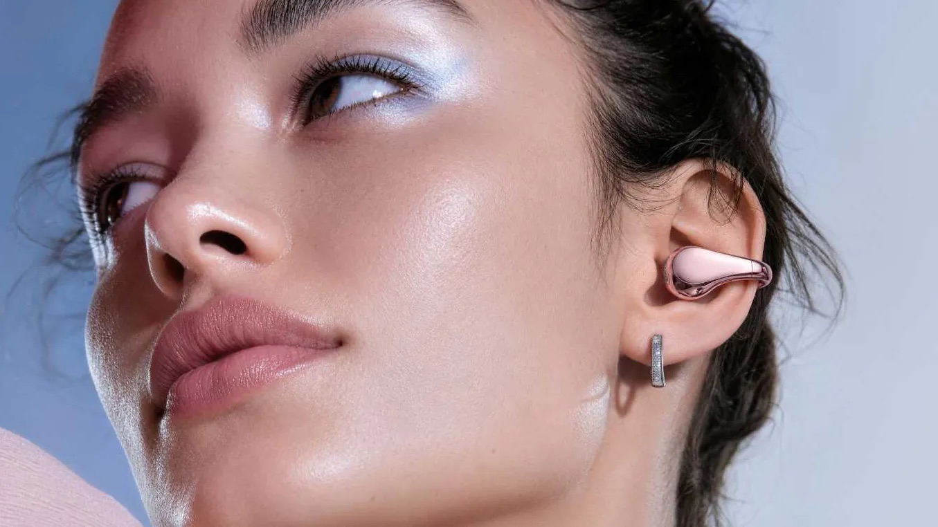 Oneplus Buds Clip Có Thiết Kế Kẹp Tai Và Khả Năng Tự Nhận Diện Trái Phải.