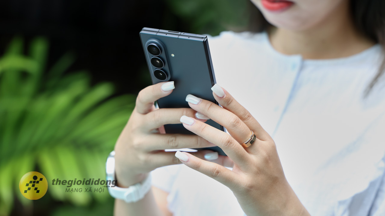 So Sánh Iphone Duo Và Samsung Galaxy Z Fold8 Ultra