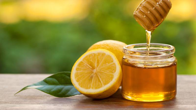 Mật ong có tính kháng khuẩn, giúp vết loét miệng lành nhanh