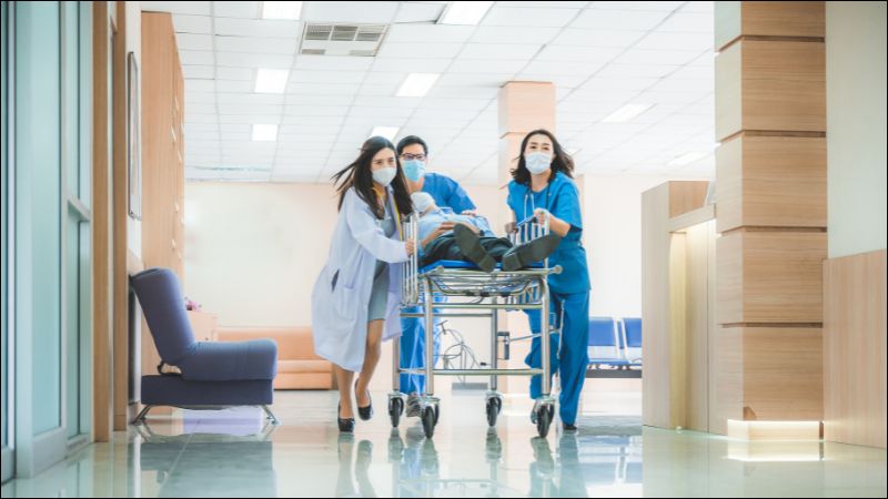 Khi nghi ngờ xoắn tinh hoàn, bạn hãy tìm ngay đến cơ sở y tế gần nhất Khi nghi ngờ xoắn tinh hoàn, bạn hãy tìm ngay đến cơ sở y tế gần nhất