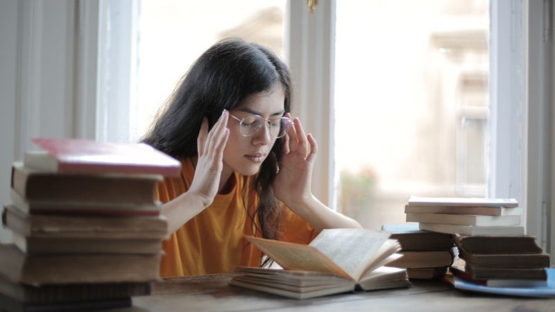Khó tập trung làm việc có thể là một triệu chứng của bệnh Alzheimer Khó tập trung làm việc có thể là một triệu chứng của bệnh Alzheimer