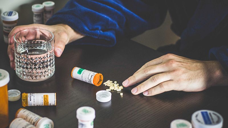 Bác sĩ có thể chỉ định một số thuốc giúp điều chỉnh hành vi cho người bệnh Alzheimer Bác sĩ có thể chỉ định một số thuốc giúp điều chỉnh hành vi cho người bệnh Alzheimer