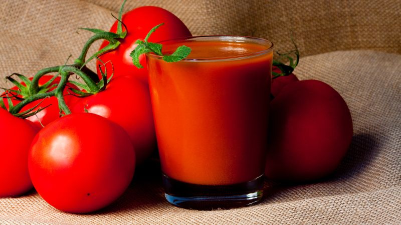 Nước ép cà chua giúp giảm huyết áp tâm thu hiệu quả ở người lớn tuổi