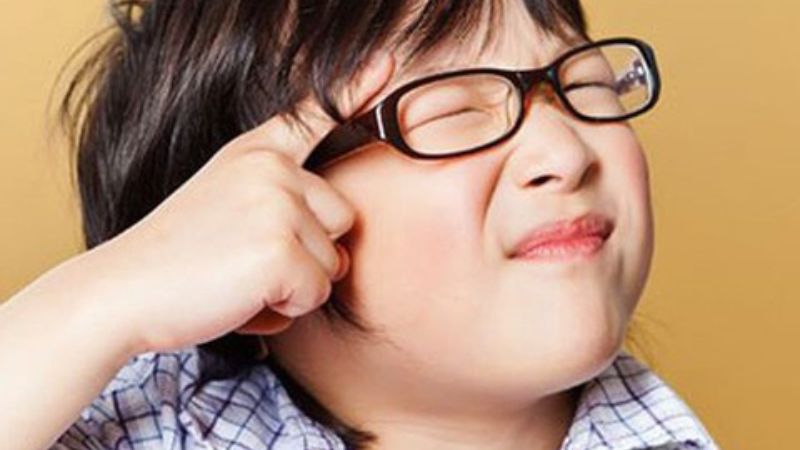 Trẻ mắc tật khúc xạ cần phải được kiểm tra thường xuyên để đánh giá nhược thị Trẻ mắc tật khúc xạ cần phải được kiểm tra thường xuyên để đánh giá nhược thị