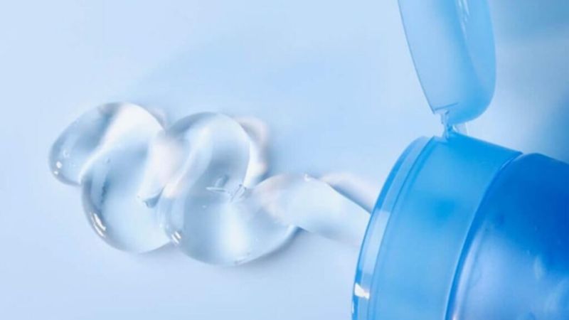 Sử dụng chất bôi trơn âm đạo giúp giảm triệu chứng khô âm đạo