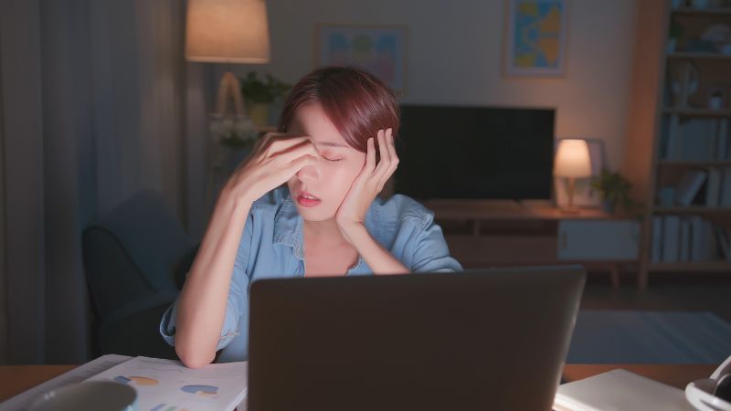 Thường xuyên phải làm việc ca đêm có thể là nguyên nhân gây mất ngủ Thường xuyên phải làm việc ca đêm có thể là nguyên nhân gây mất ngủ