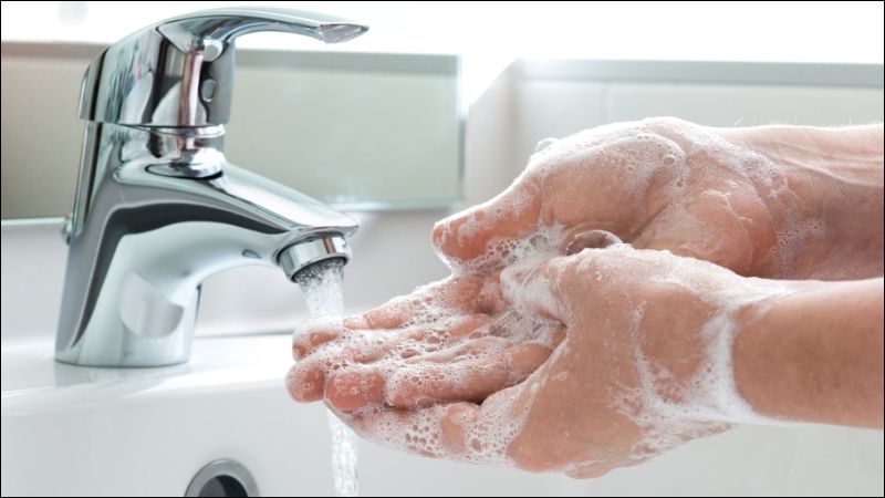 Rửa tay trước khi ăn và sau khi đi vệ sinh giúp phòng ngừa nhiễm giun tóc Rửa tay trước khi ăn và sau khi đi vệ sinh giúp phòng ngừa nhiễm giun tóc