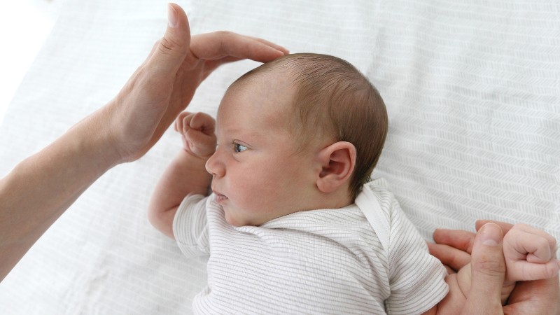 Hiện tượng thóp phồng ở trẻ sơ sinh có thể là dấu hiệu cảnh báo viêm màng não do mô cầu Hiện tượng thóp phồng ở trẻ sơ sinh có thể là dấu hiệu cảnh báo viêm màng não do mô cầu