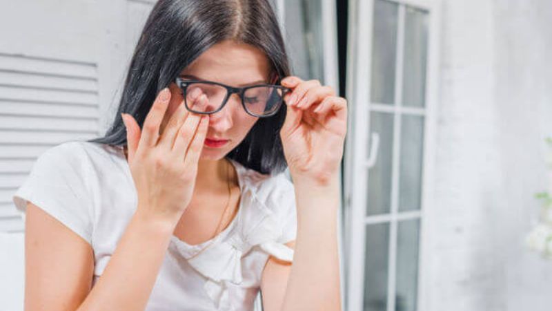 Các vấn đề liên quan đến mắt cũng rất dễ gây ra bệnh đau đầu