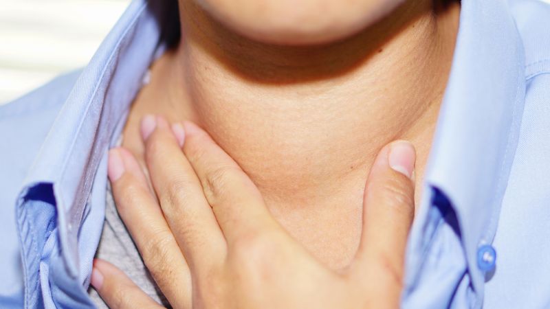 Cường giáp là một trong những nguyên nhân gây đổ mồ hôi lạnh Cường giáp là một trong những nguyên nhân gây đổ mồ hôi lạnh