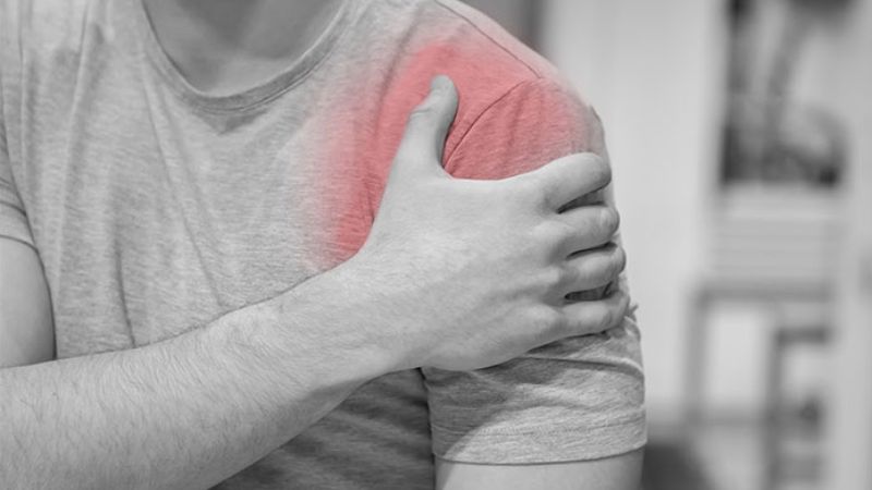 Chấn thương ở vai lặp đi lặp lại có thể gây trật khớp vai tái hồi