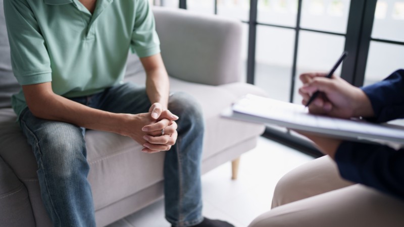 Bạn cần gặp b&aacute;c sĩ khi kh&ocirc;ng kiểm so&aacute;t được suy nghĩ hoặc h&agrave;nh vi