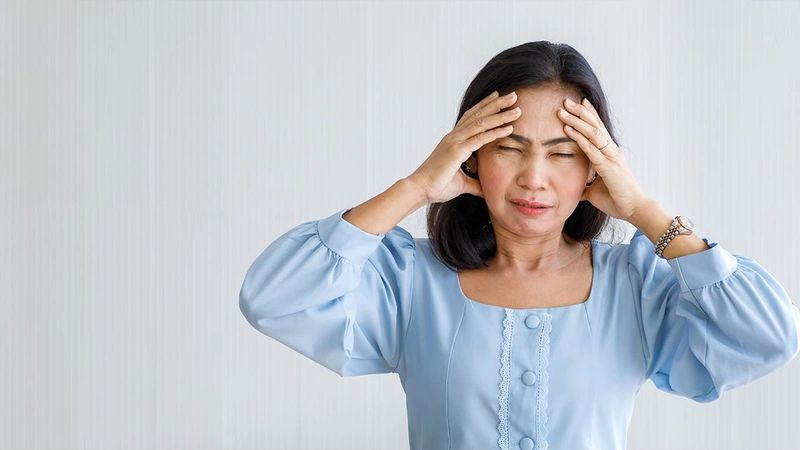 Hoa mắt chóng mặt dữ dội có thể là dấu hiệu cảnh báo và cần gặp bác sĩ