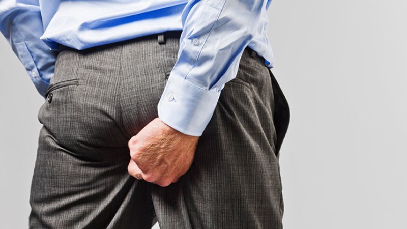 Đau vùng hậu môn là triệu chứng thường gặp của trĩ tắc mạch