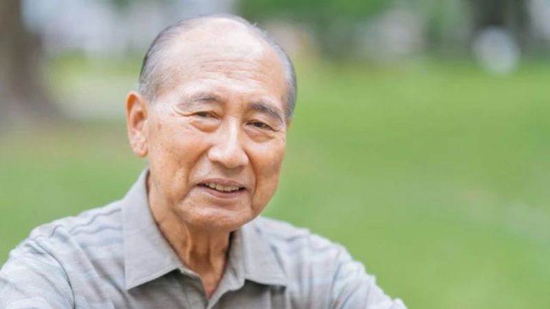 Nam giới lớn tuổi có nguy cơ mắc ung thư vú cao hơn nam giới trẻ tuổi