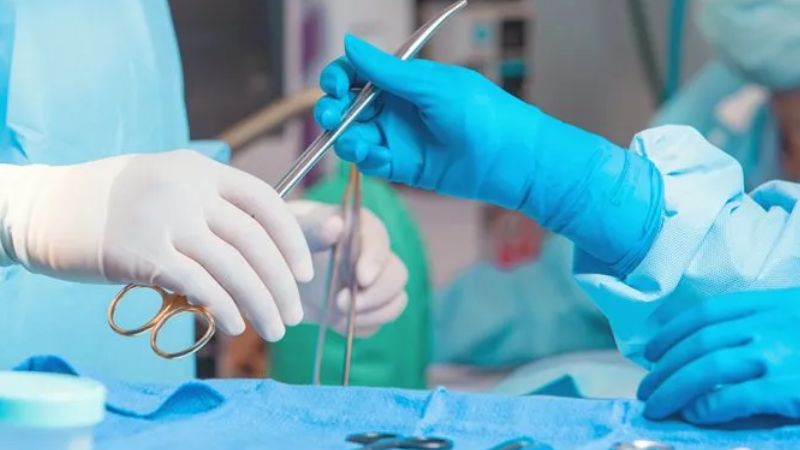Phẫu thuật là phương pháp điều trị phổ biến cho ung thư vú ở nam giới