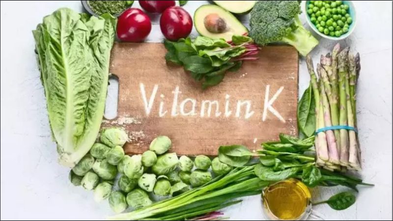 Tiêu thụ không đủ thực phẩm giàu vitamin K dẫn đến thiếu vitamin K Tiêu thụ không đủ thực phẩm giàu vitamin K dẫn đến thiếu vitamin K