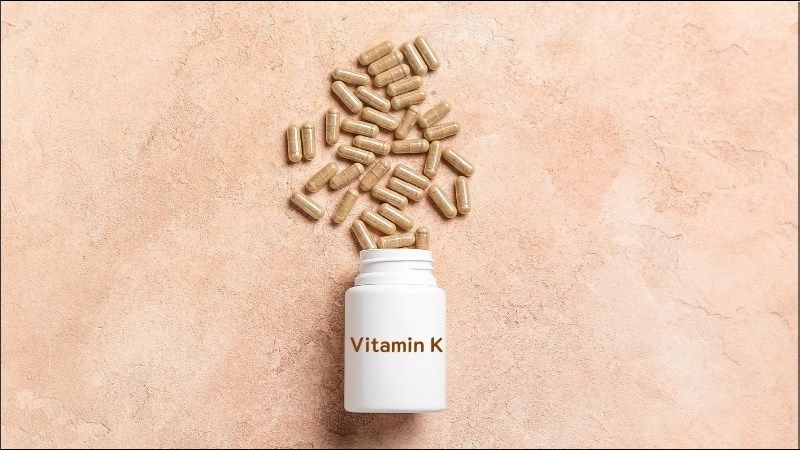 Vitamin K được bổ sung bằng đường tiêm hoặc đường uống để điều trị thiếu hụt vitamin K Vitamin K được bổ sung bằng đường tiêm hoặc đường uống để điều trị thiếu hụt vitamin K