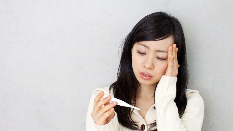 Bạn cần đến gặp bác sĩ ngay lập tức khi xuất hiện mụn nước kèm sốt cao Bạn cần đến gặp bác sĩ ngay lập tức khi xuất hiện mụn nước kèm sốt cao