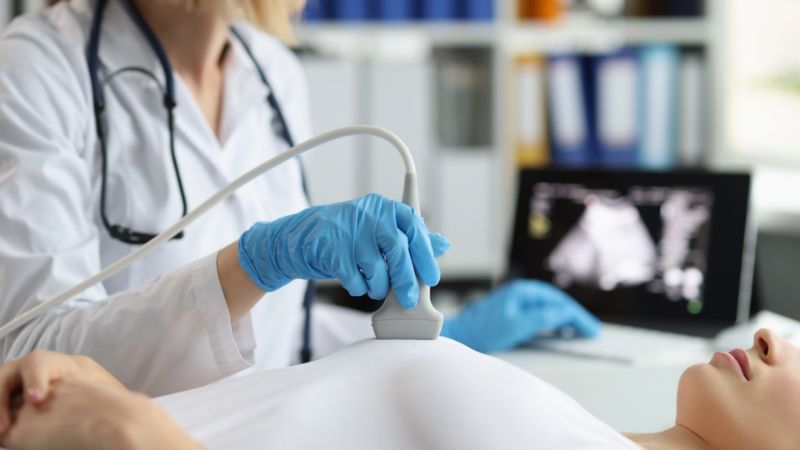 B&aacute;c sĩ c&oacute; thể chỉ định si&ecirc;u &acirc;m v&uacute; để kiểm tra cấu tr&uacute;c m&ocirc; v&uacute;