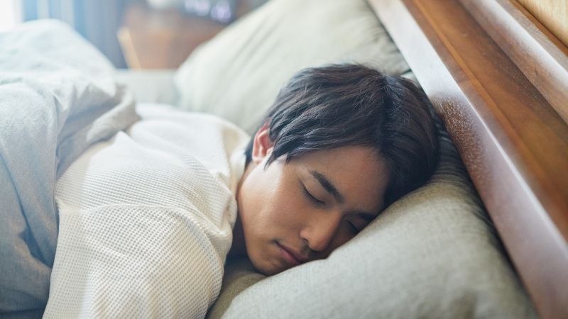 Việc ngủ đủ giấc l&agrave;m hạn chế t&igrave;nh trạng bạc t&oacute;c sớm