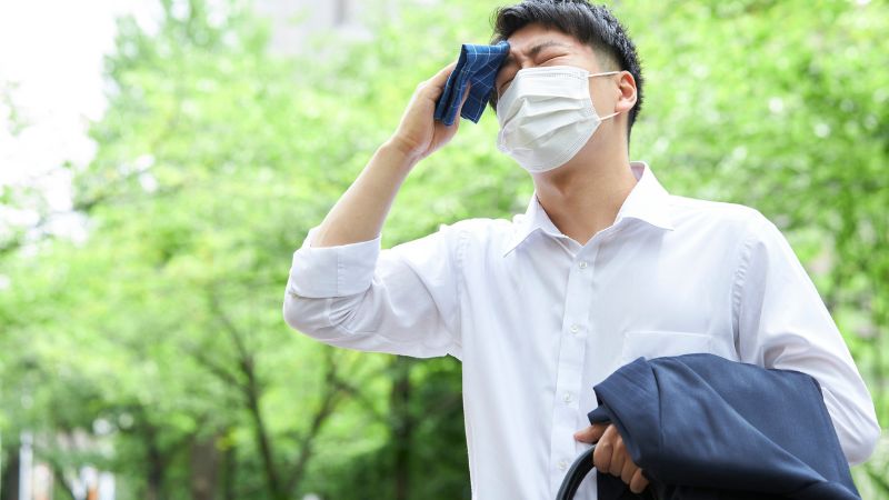 Người dễ đổ mồ h&ocirc;i c&oacute; nguy cơ cao mắc nấm bẹn