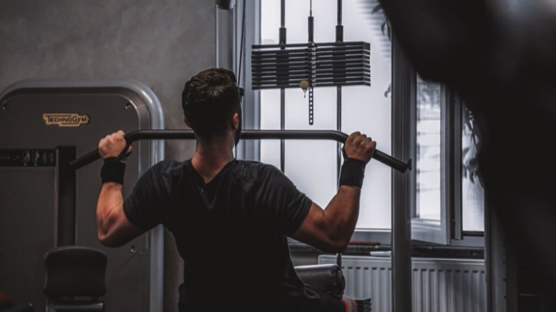 Vận động quá mức cũng là nguyên nhân gây viêm đa khớp