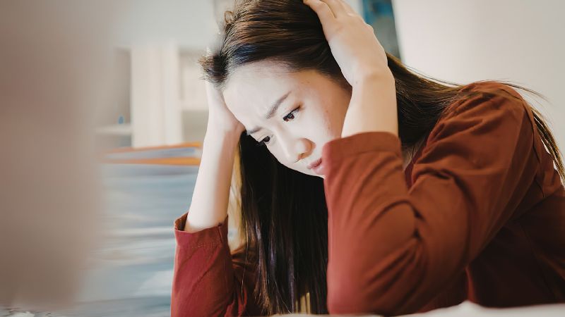 Căng thẳng kéo dài có thể làm xuất hiện mụn đầu trắng