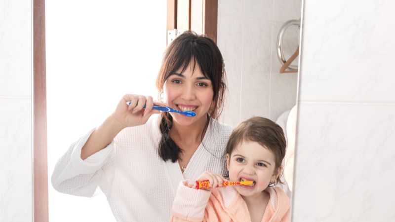 Đánh răng thường xuyên giúp ngăn ngừa viêm amidan hốc mủ Đánh răng thường xuyên giúp ngăn ngừa viêm amidan hốc mủ