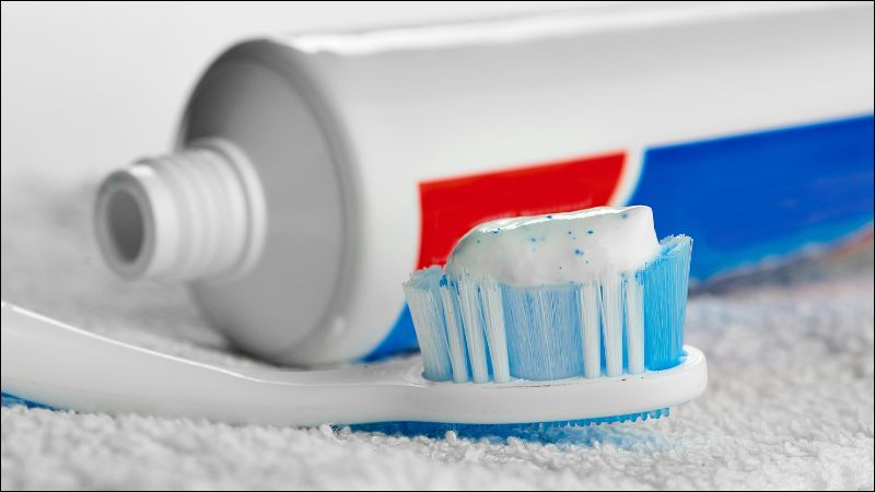 Sử dụng kem đánh răng có chứa fluoride tốt cho người bị khô miệng Sử dụng kem đánh răng có chứa fluoride tốt cho người bị khô miệng