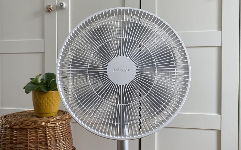 Quạt quay chậm do bụi bám nhiều, dầu bôi trơn bị khô, hỏng tụ điện