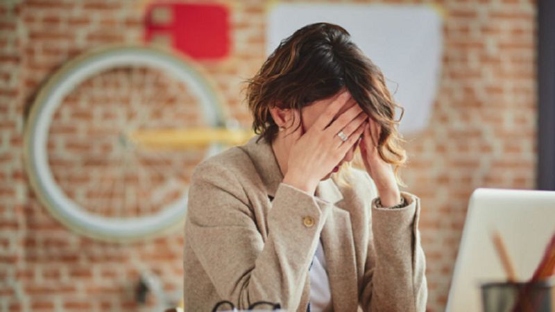 Khó tập trung vào một vấn đề có thể là dấu hiệu của mê sảng 
