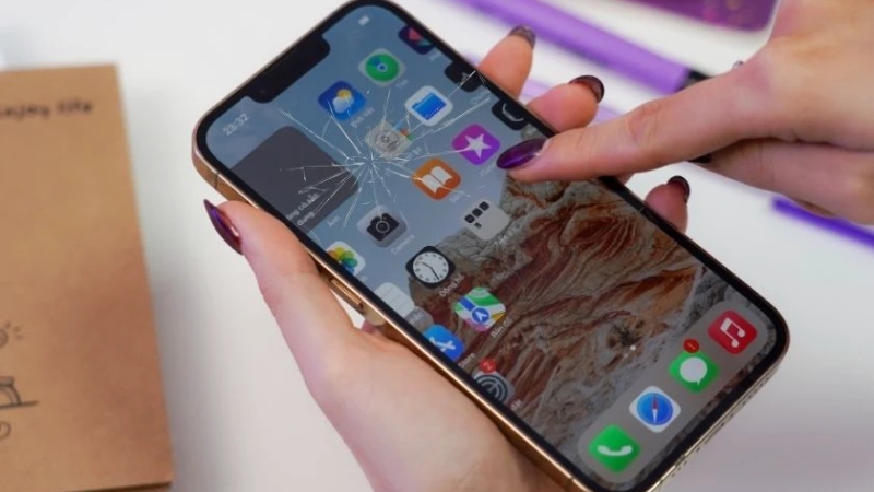 Chi ph&iacute; sửa chữa iPhone bị liệt cảm ứng phụ thuộc từng d&ograve;ng m&aacute;y