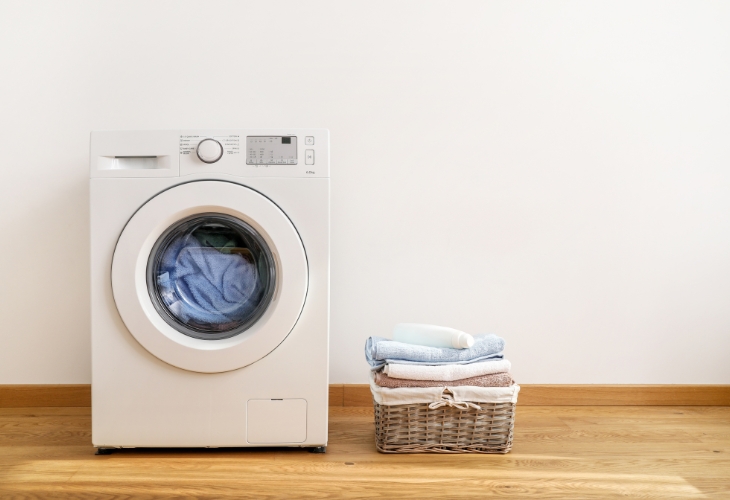 Kiểm tra và cân bằng lại máy giặt nếu máy rung lắc mạnh khi vắt