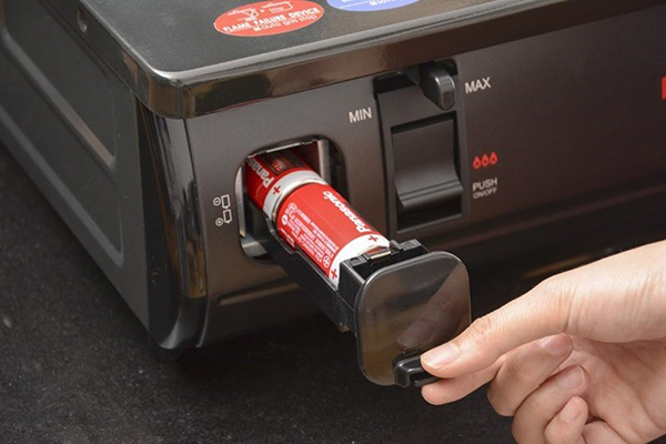 Thay thế pin mới cho hệ thống đánh lửa IC khi pin hết